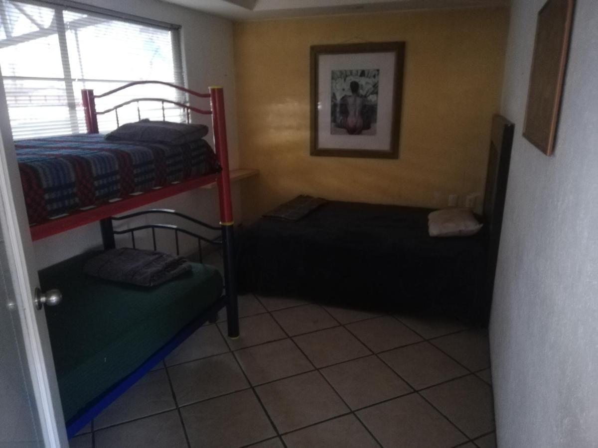 Hostal Avante Toluca Bagian luar foto